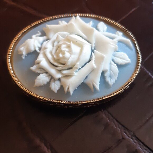 1980s Nina Ricci Signed AVON, Cameo Blue Rose Brooch - Picture 6 of 11